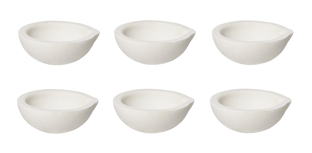 Set of 6 white ceramic alumina crucible dishes with pour spouts for melting metals