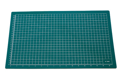 12 x 18 inch green self-healing cutting mat with grid for precise crafting and durability