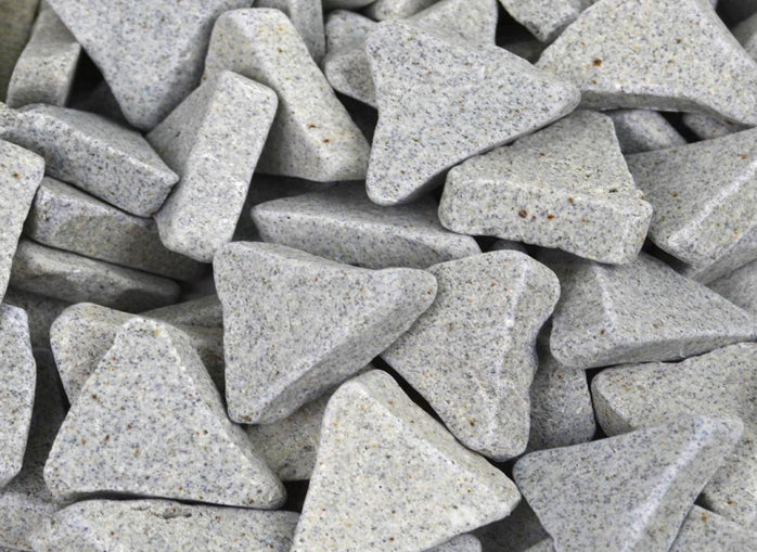 1 inch angle-cut triangular ceramic media for vibratory tumblers polishing small metal parts