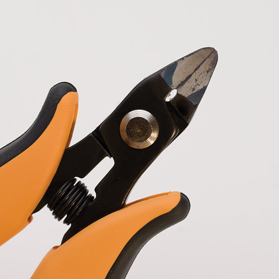 Flush cutters with extra hard jaws and ergonomic orange handles for precise jewelry cuts made in Italy
