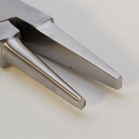 Close-up of 7-1/2" Large Rectangular/Oval Bending Pliers for heavy gauge wire shaping